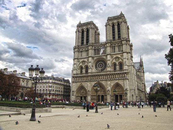 Le oscenità in cattedrale vanno bene a Mosca, ma NON a Parigi!